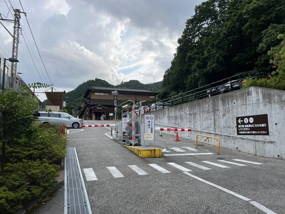 タイムズ京王高尾山温泉極楽湯第１駐車場