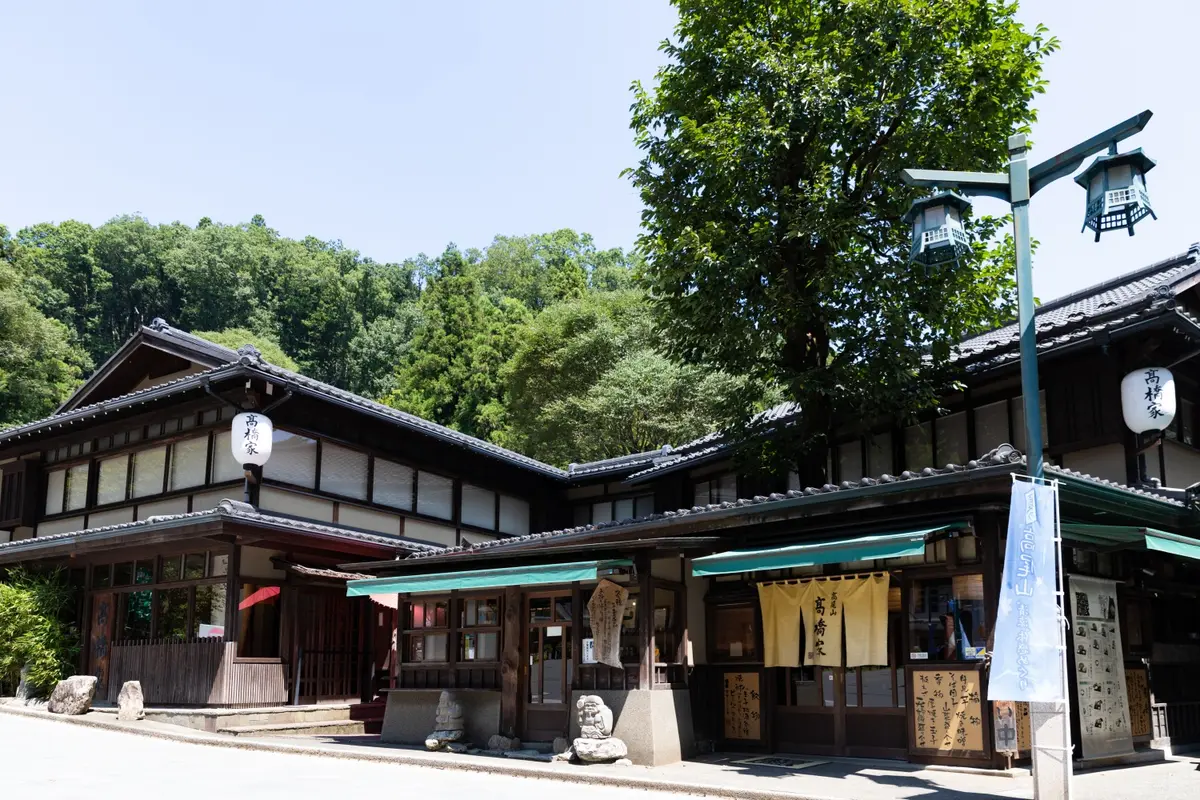 髙橋家の古民家風の店構え
