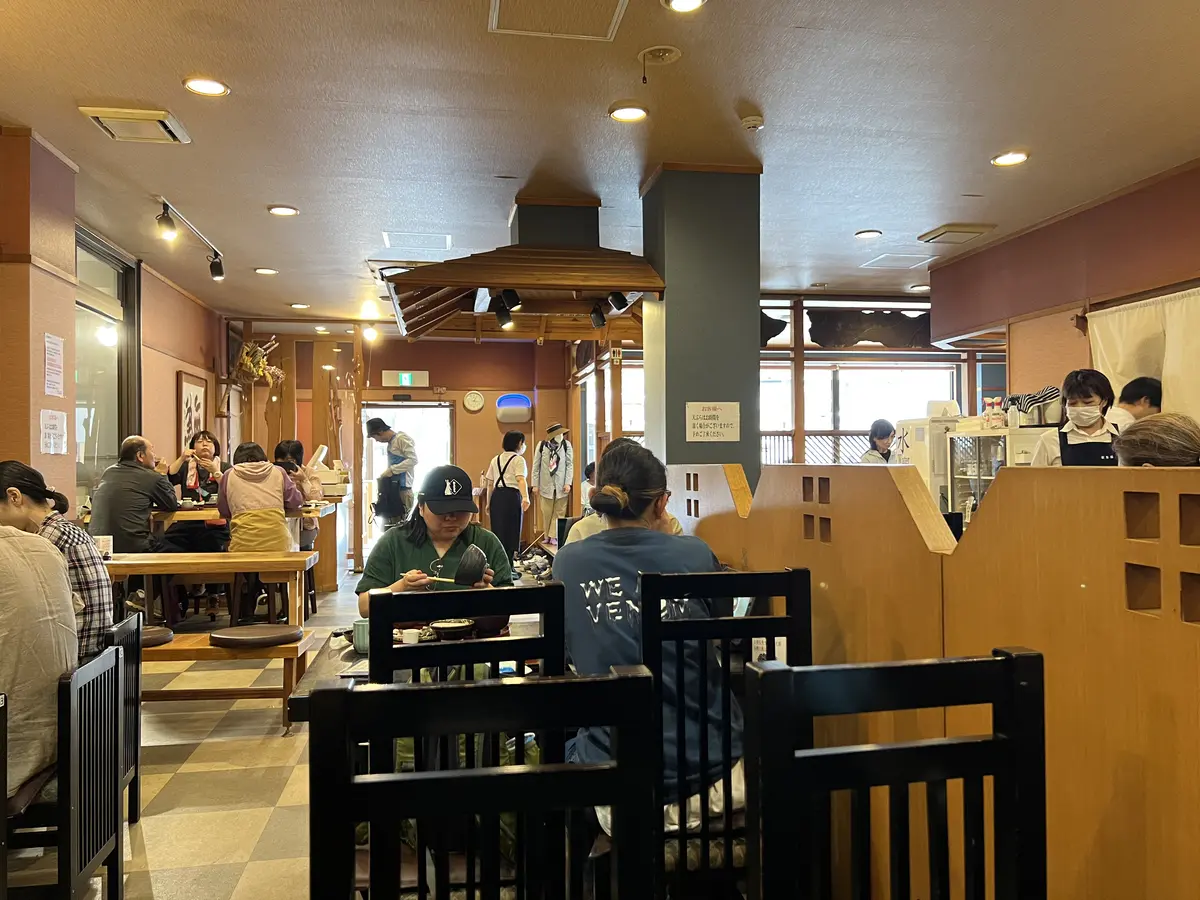 栄茶屋 店内