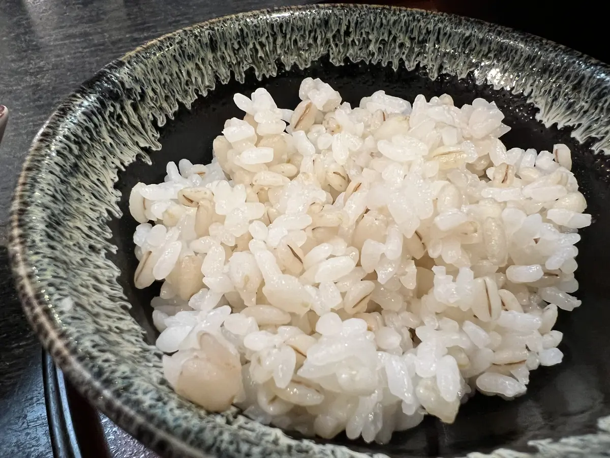 〆の麦ごはん